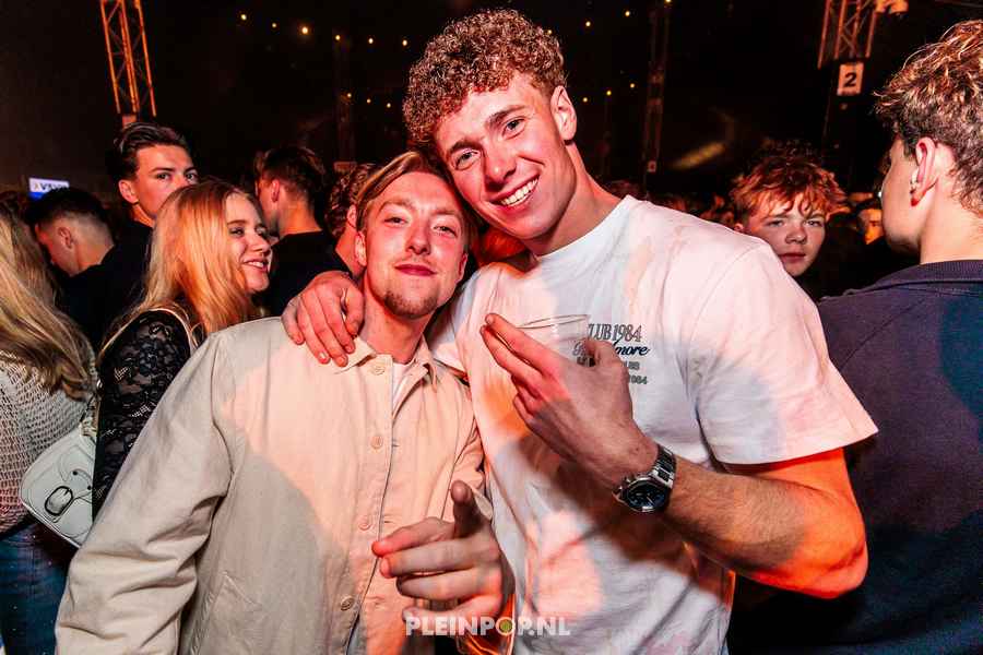 Publiek Bewerkt    (99)